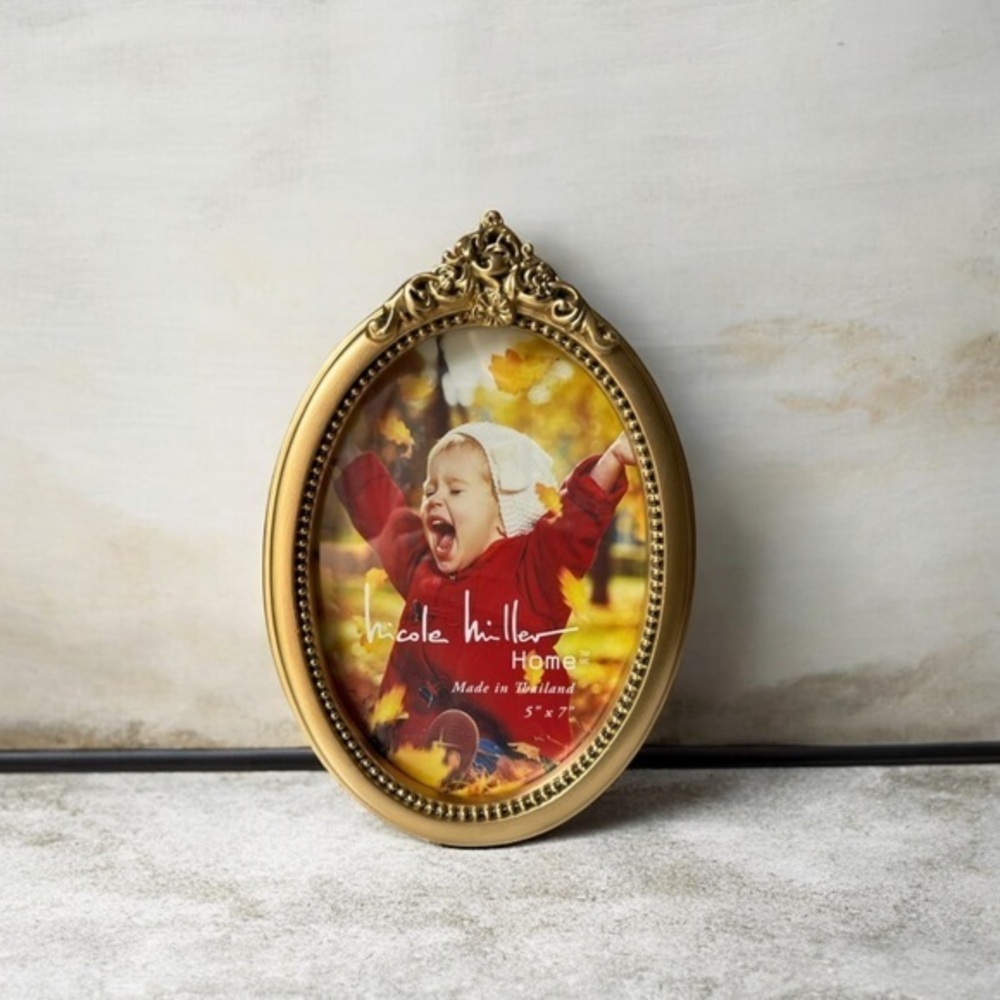 Nicole Miller Ornate Gold Oval Frame for 5x7” photo vintage style